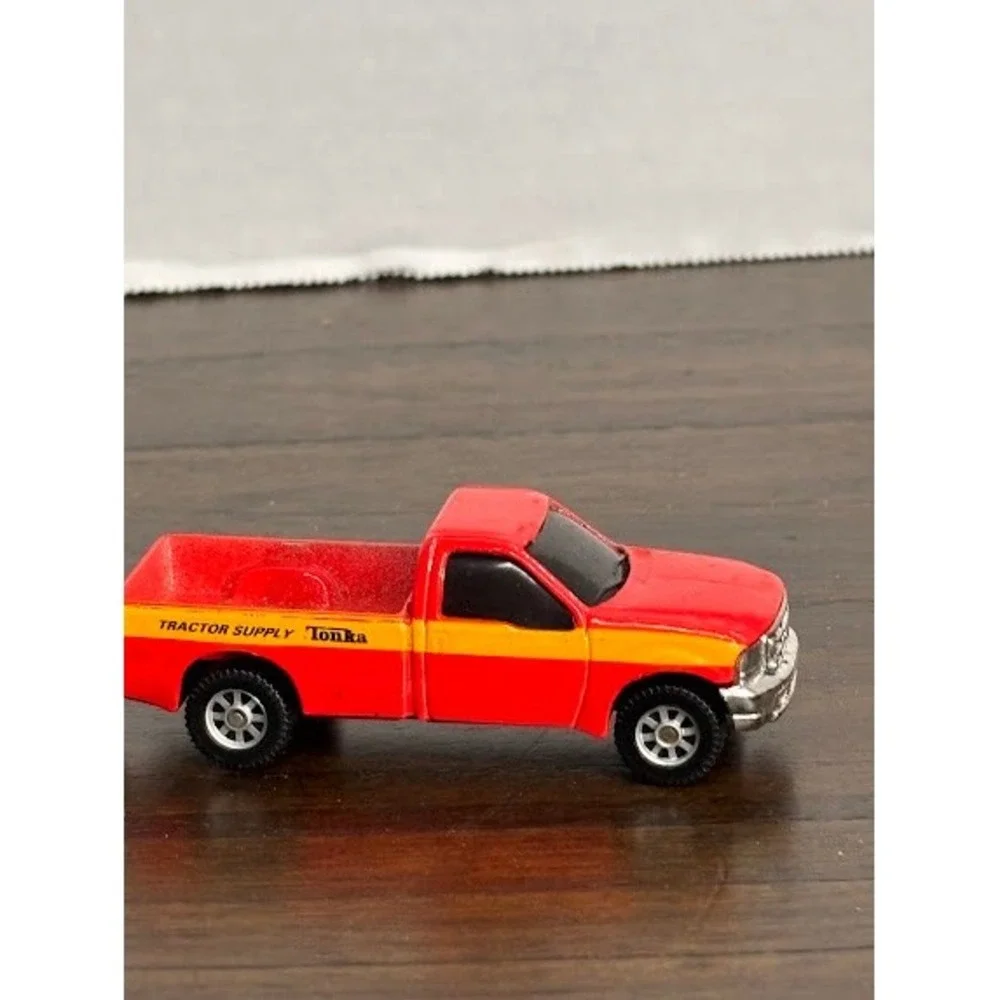 Maisto Tonka Tractor Supply Ford F-350 Super Duty Truck & Horse Trailer Set